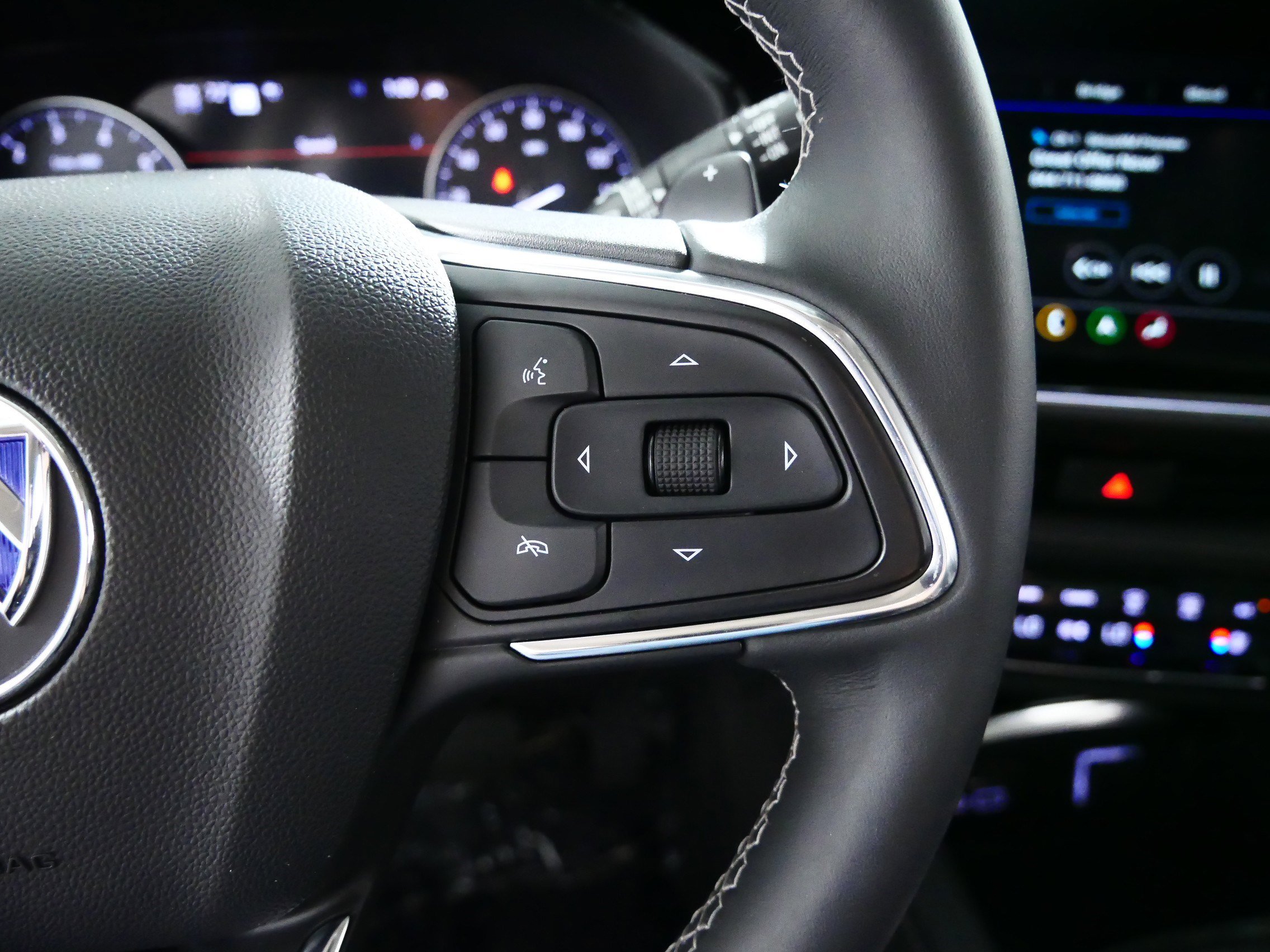 Used 2023 Buick Envision Avenir AWD/4WD image 28