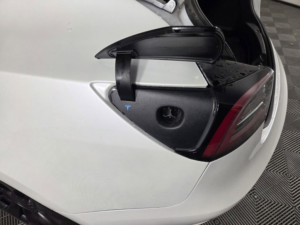 Used 2021 Tesla Model 3 Performance image 29