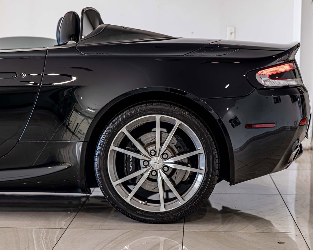 Used 2010 Aston Martin V8 Vantage Roadster RWD image 7