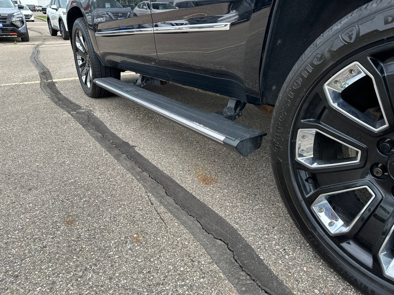 Used 2019 GMC Yukon Denali w/ Denali Ultimate Black Edition AWD/4WD image 10
