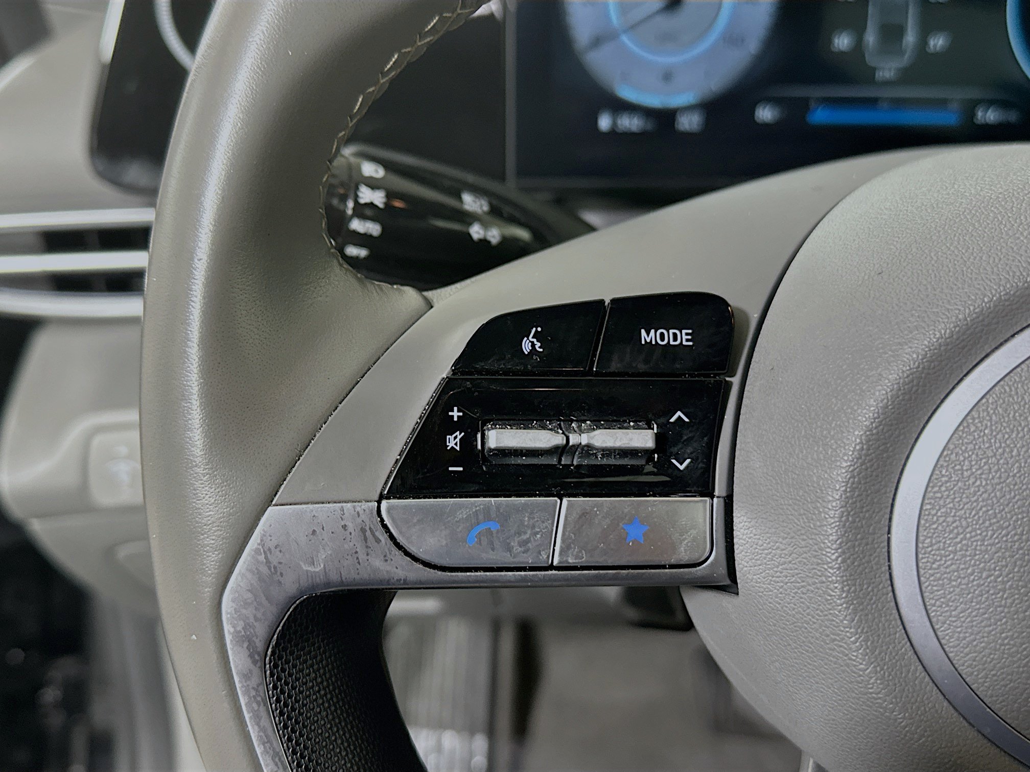 Used 2025 Hyundai Elantra SEL FWD image 16