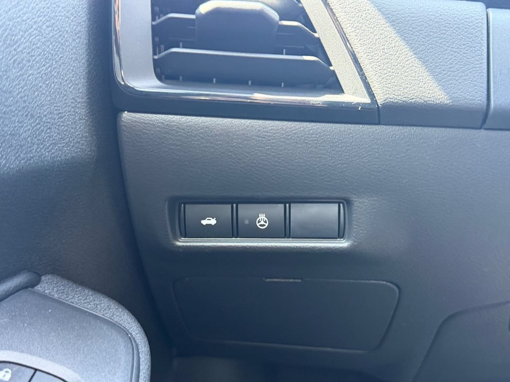 Used 2026 Nissan Sentra SV w/ SV Convenience Package FWD image 24
