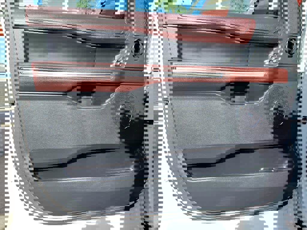 Used 2024 Ford Expedition Limited image 16