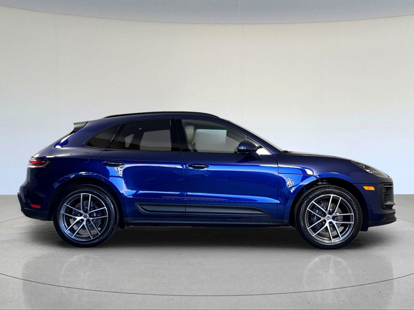 Certified 2026 Porsche Macan AWD/4WD image 9