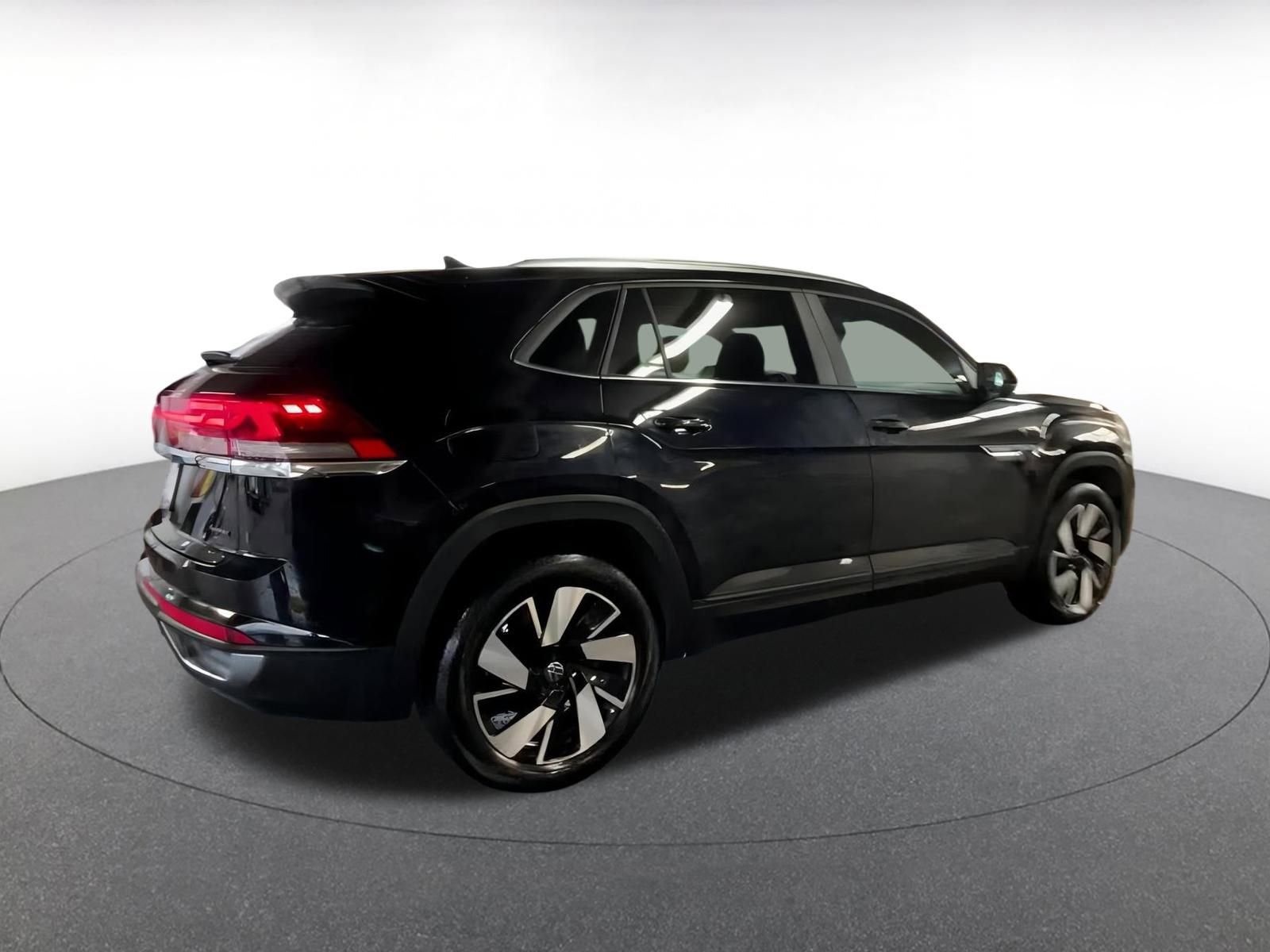 Used 2025 Volkswagen Atlas Cross Sport SE image 14