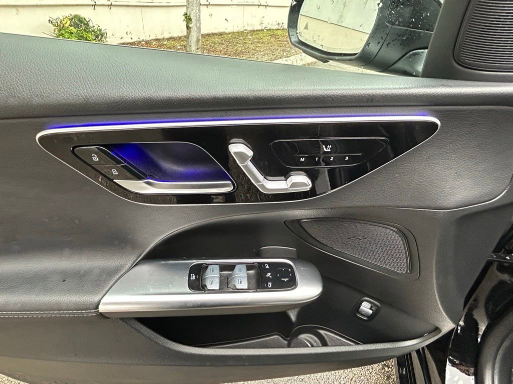 Used 2025 Mercedes-Benz C 300 4MATIC Sedan image 16