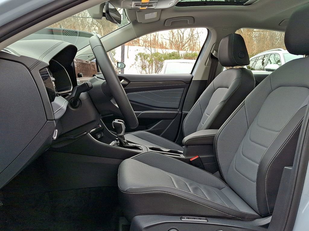 Certified 2025 Volkswagen Jetta SEL image 15