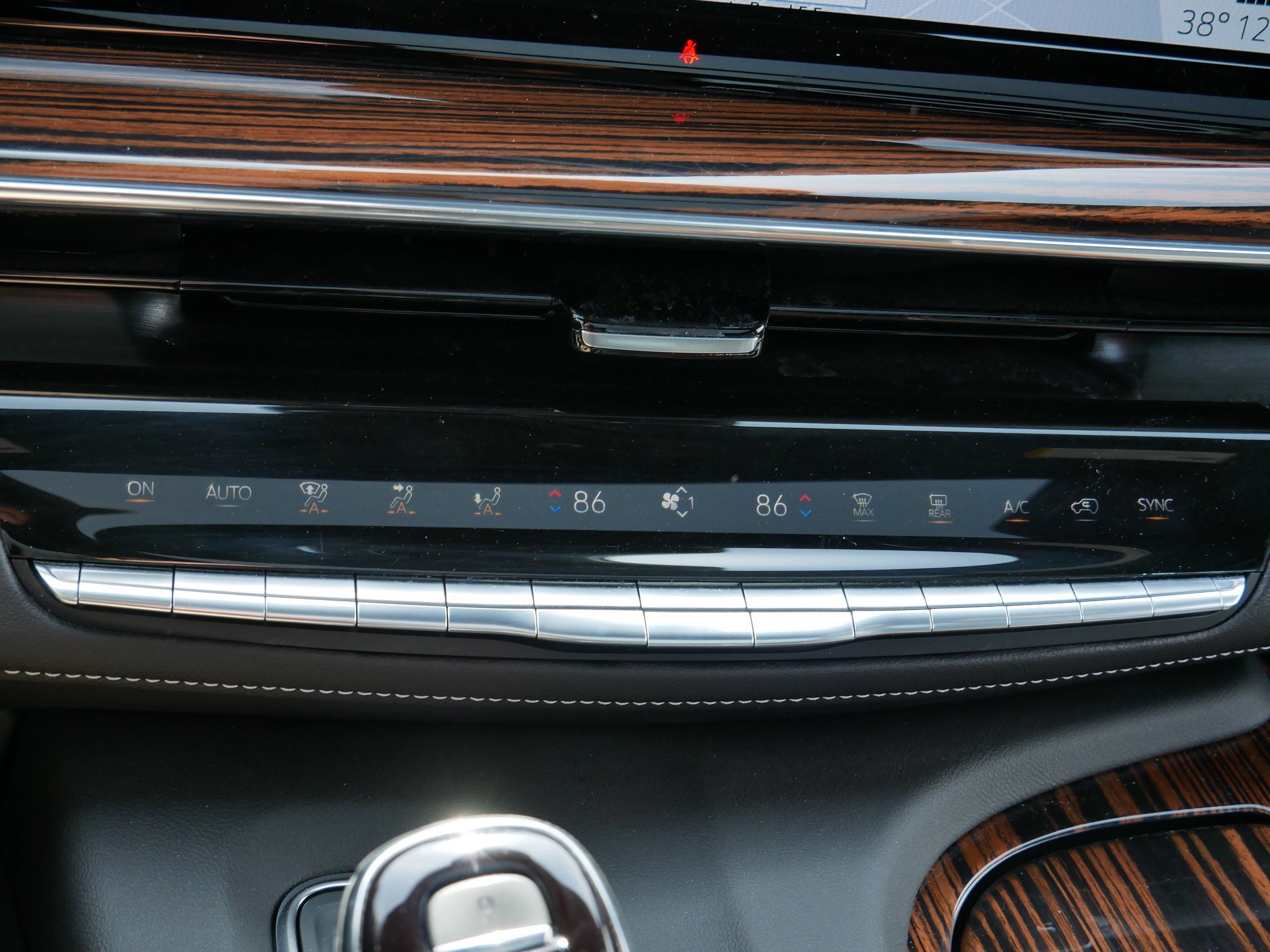 Certified 2024 Cadillac Escalade Premium Luxury image 23