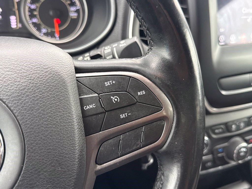 Used 2020 Jeep Cherokee Latitude w/ Cold Weather Group AWD/4WD image 23