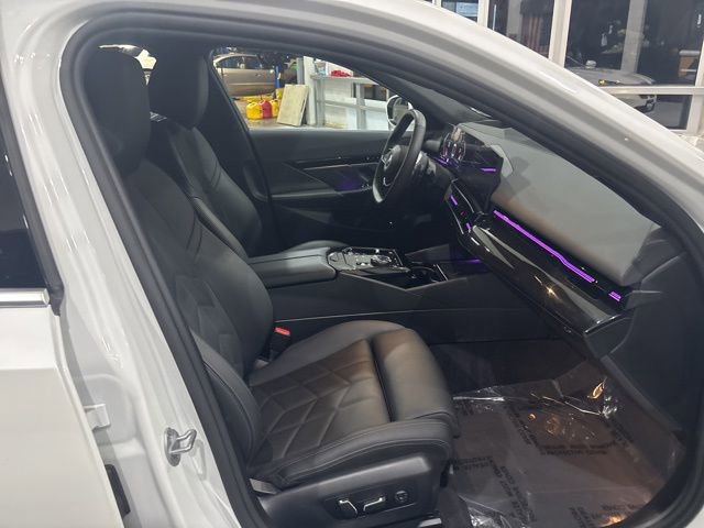 Used 2025 BMW 530i xDrive image 37