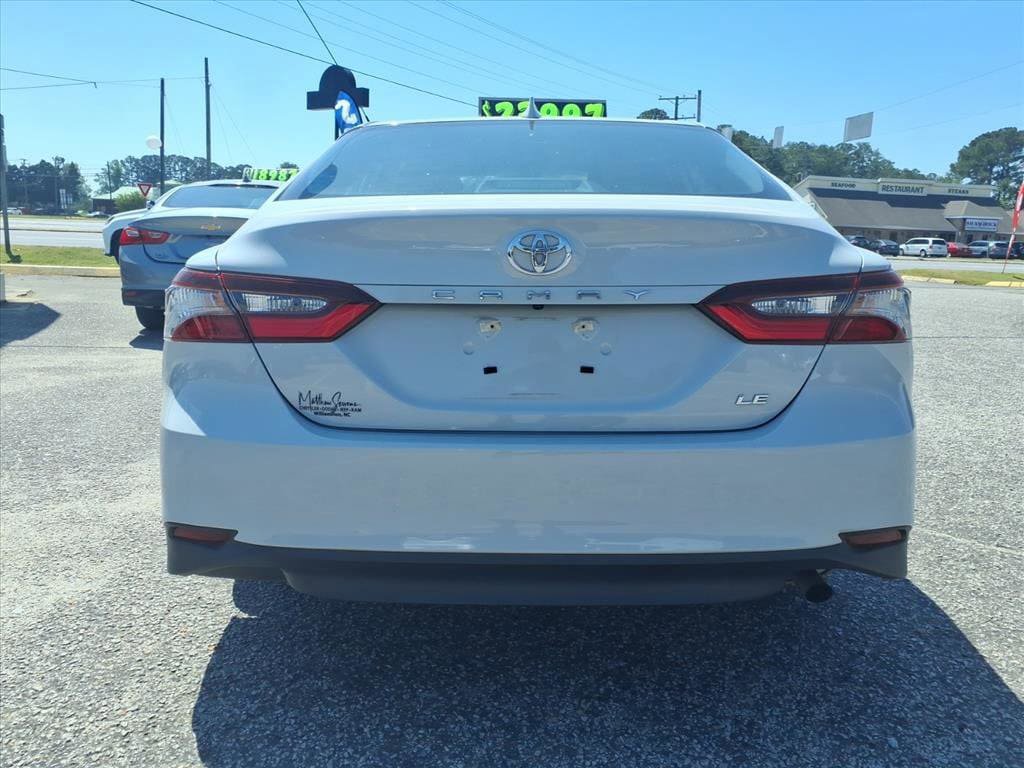 Used 2022 Toyota Camry LE FWD image 3