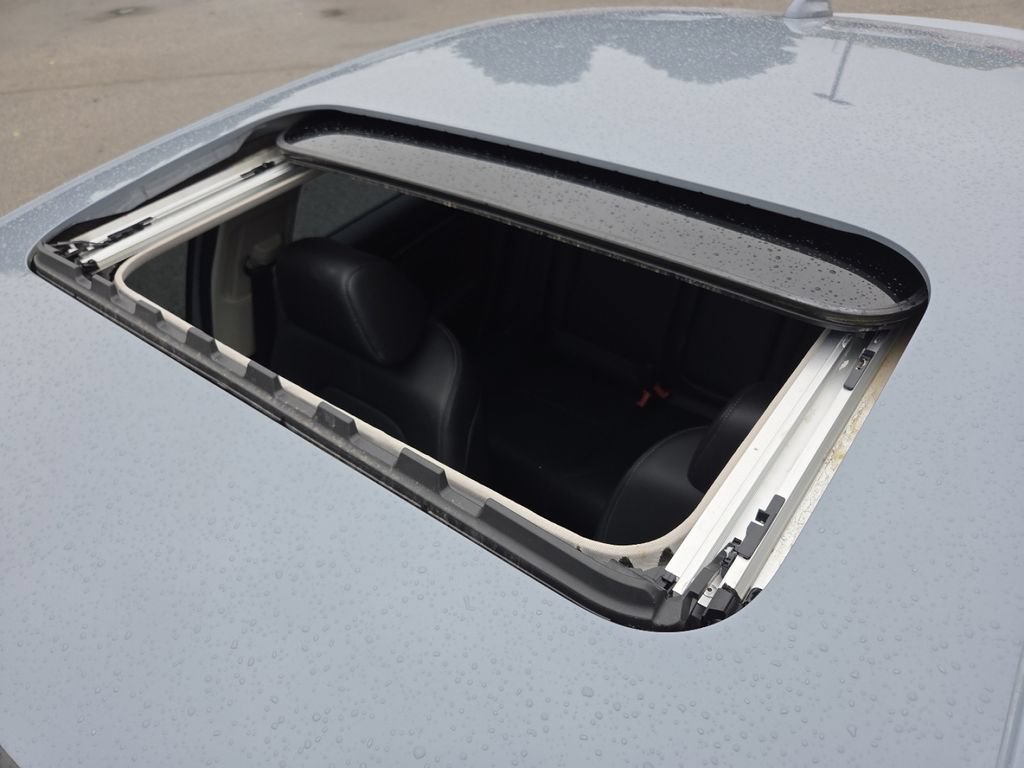 Used 2023 Honda Civic Touring image 3