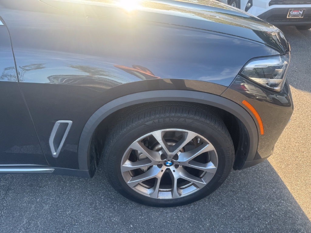 Used 2023 BMW X5 xDrive40i w/ Premium Package AWD/4WD image 8