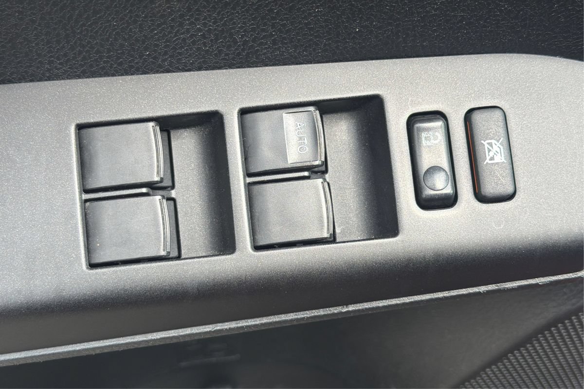 Used 2017 Toyota RAV4 LE FWD image 31