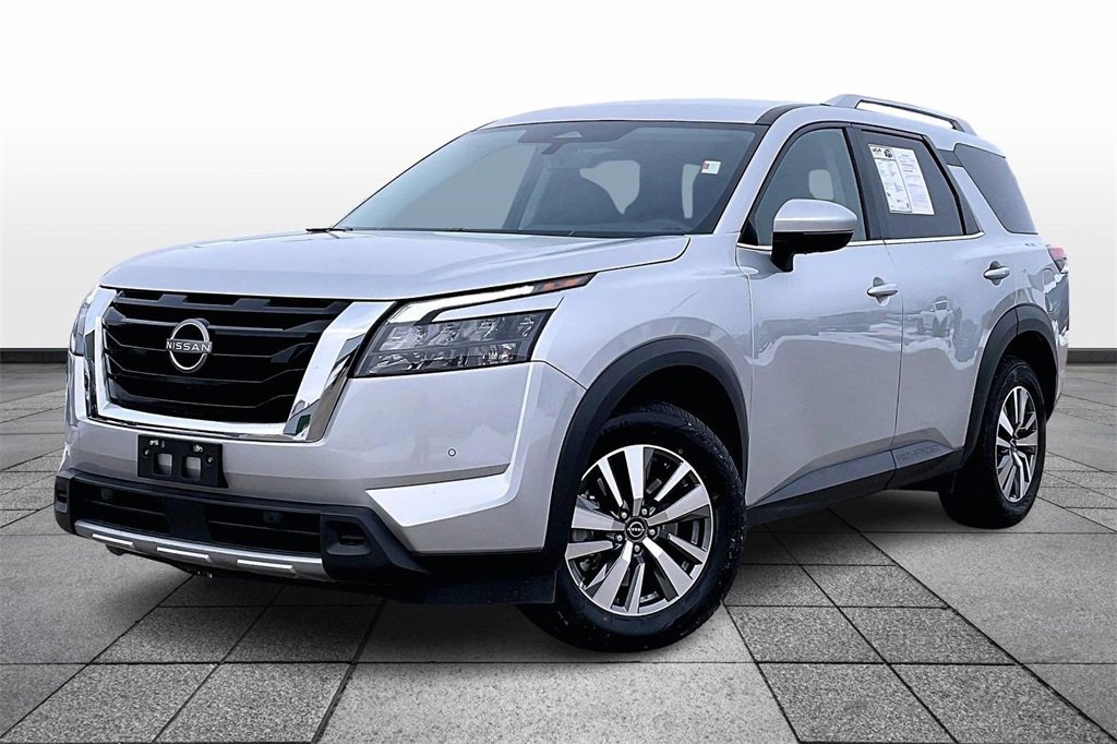Used 2025 Nissan Pathfinder SL image 1