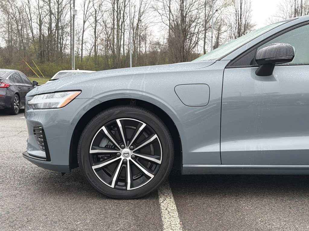 Used 2023 Volvo S60 T8 Plus image 9