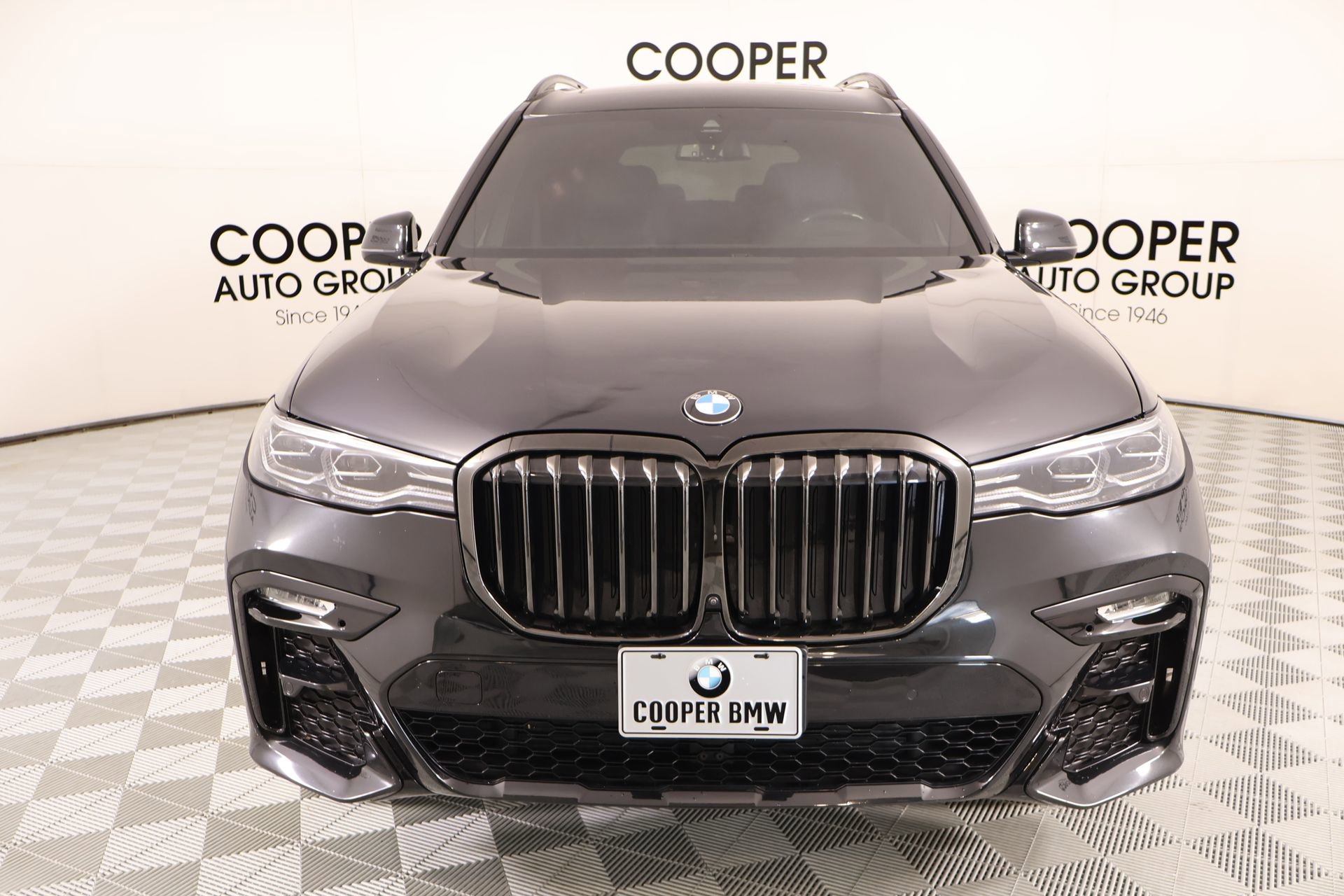 Used 2022 BMW X7 xDrive40i w/ M Sport Package AWD/4WD image 10