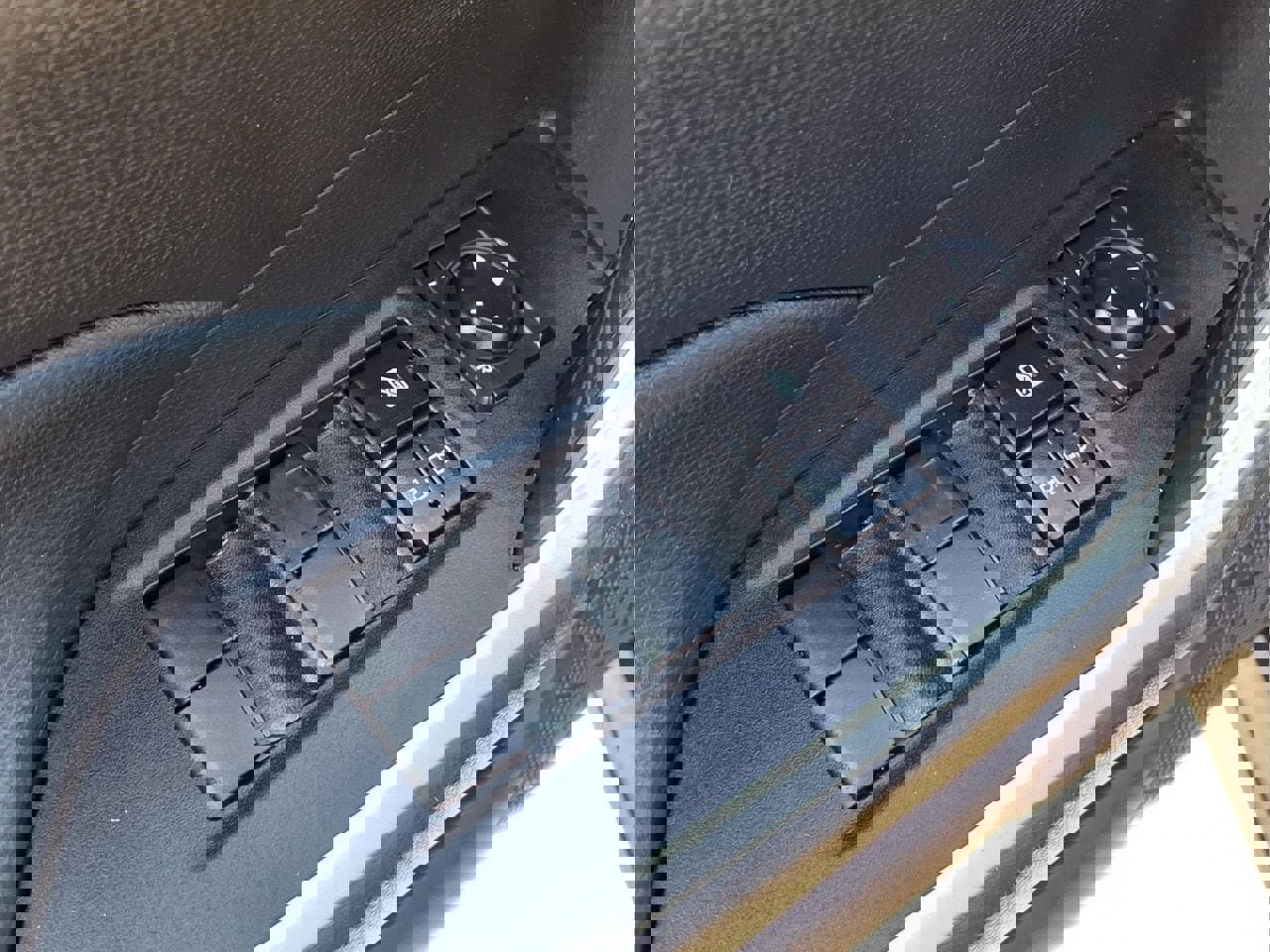 Used 2023 Toyota RAV4 LE image 14