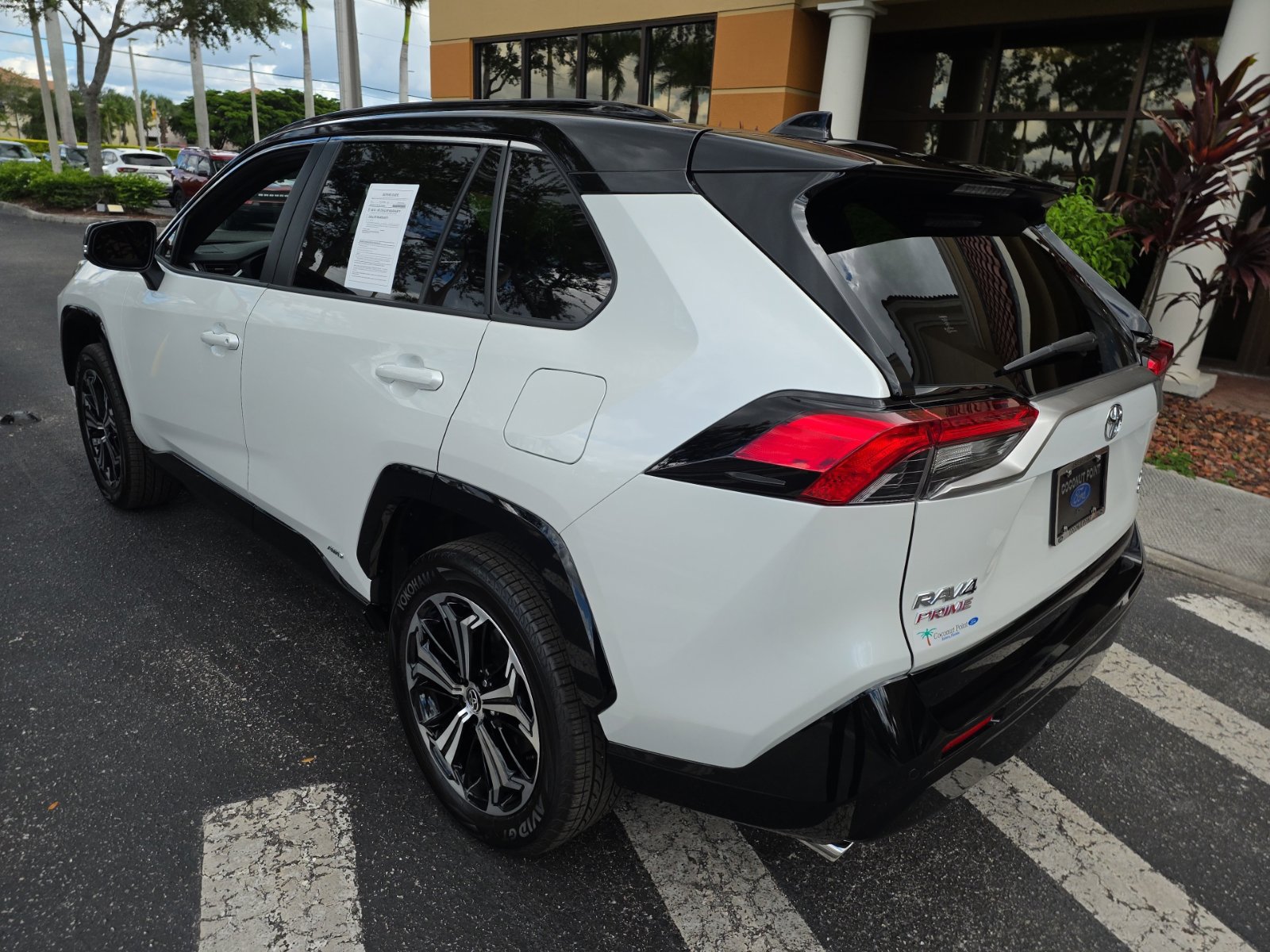 Used 2025 Toyota RAV4 XSE w/ Premium Package AWD/4WD image 3