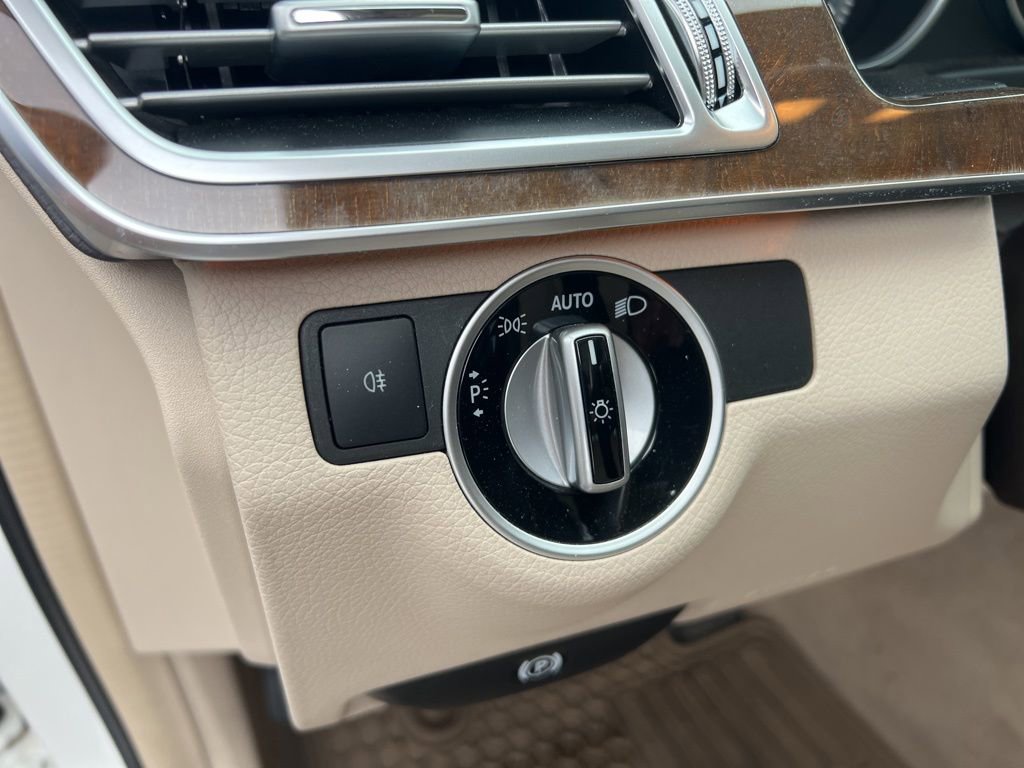 Used 2015 Mercedes-Benz E 350 4MATIC Sedan image 33