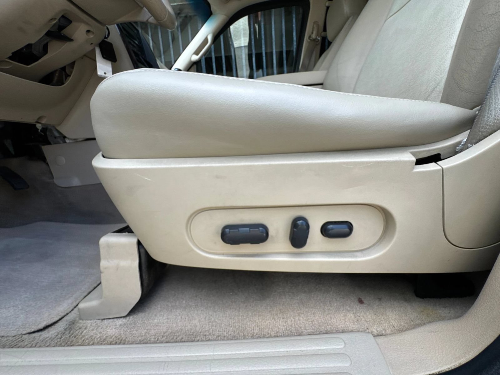 Used 2006 Ford Explorer Limited RWD image 70