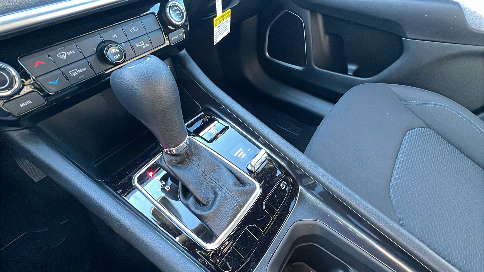 Certified 2025 Jeep Compass Sport image 29