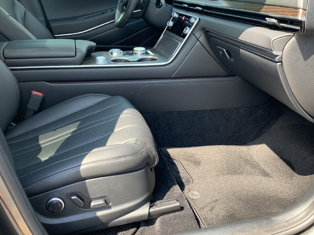 Certified 2025 Genesis GV80 2.5T Select AWD/4WD image 35