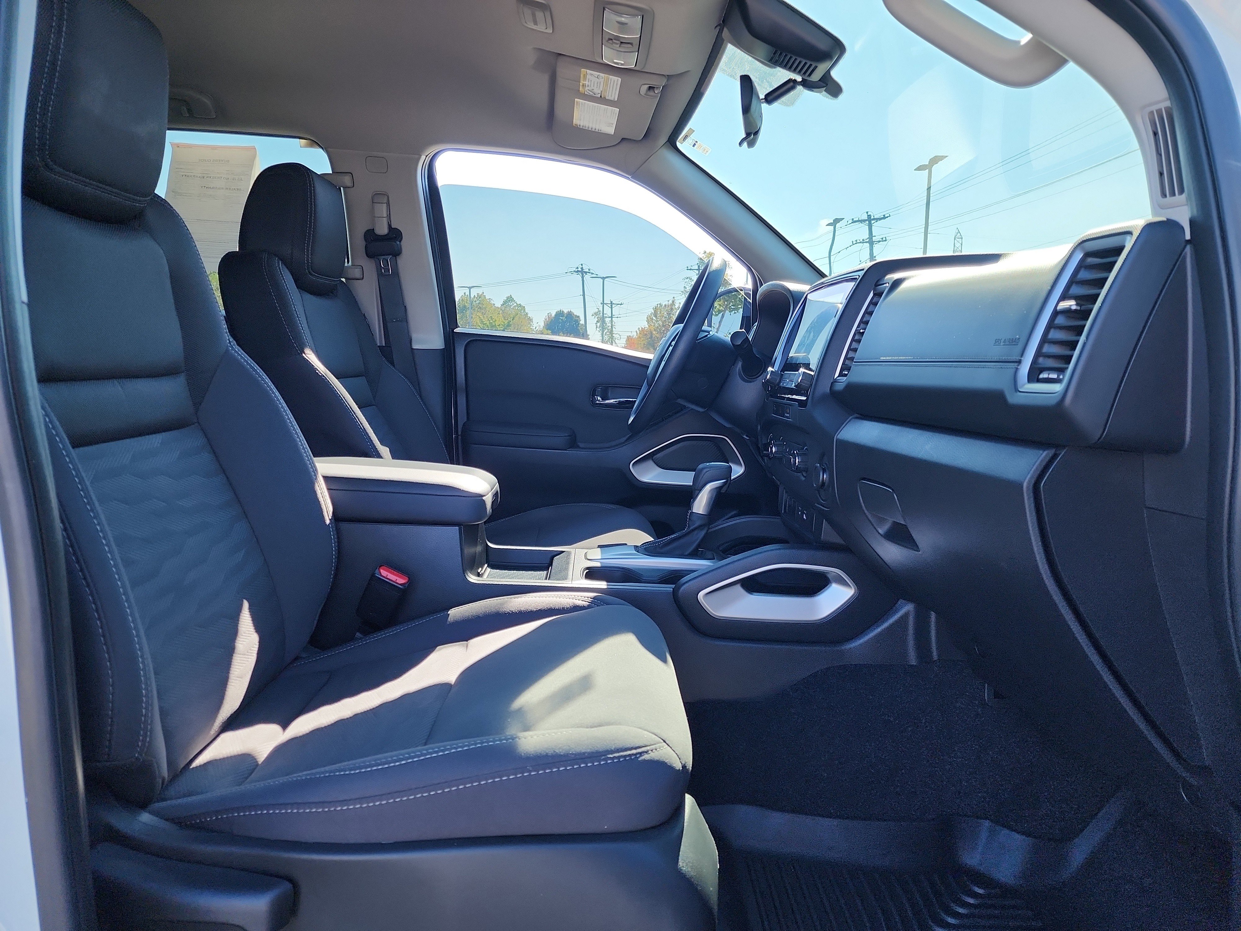 Used 2024 Nissan Frontier SV w/ Tow Package image 16