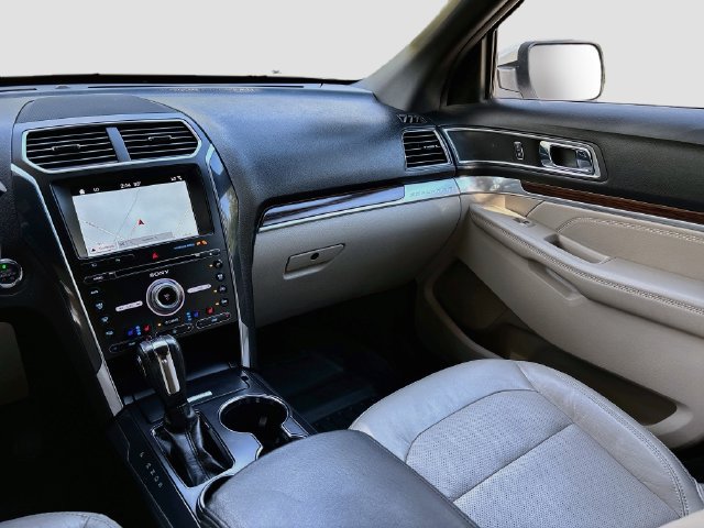 Certified 2018 Ford Explorer Limited FWD image 23