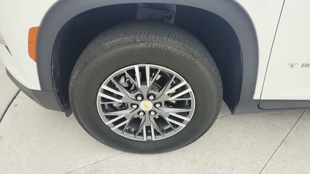 Used 2024 Chevrolet Traverse LT w/ Trailering Package image 30