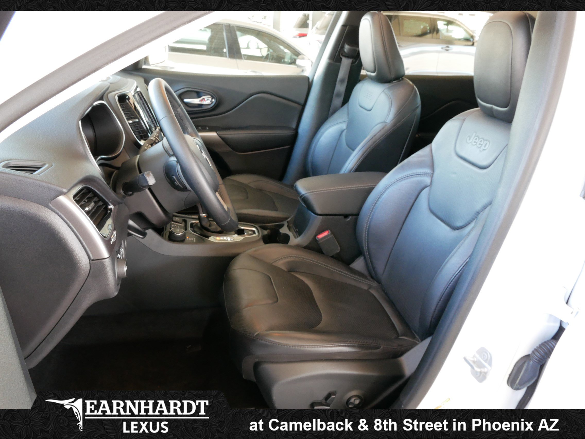 Used 2020 Jeep Cherokee Limited image 2