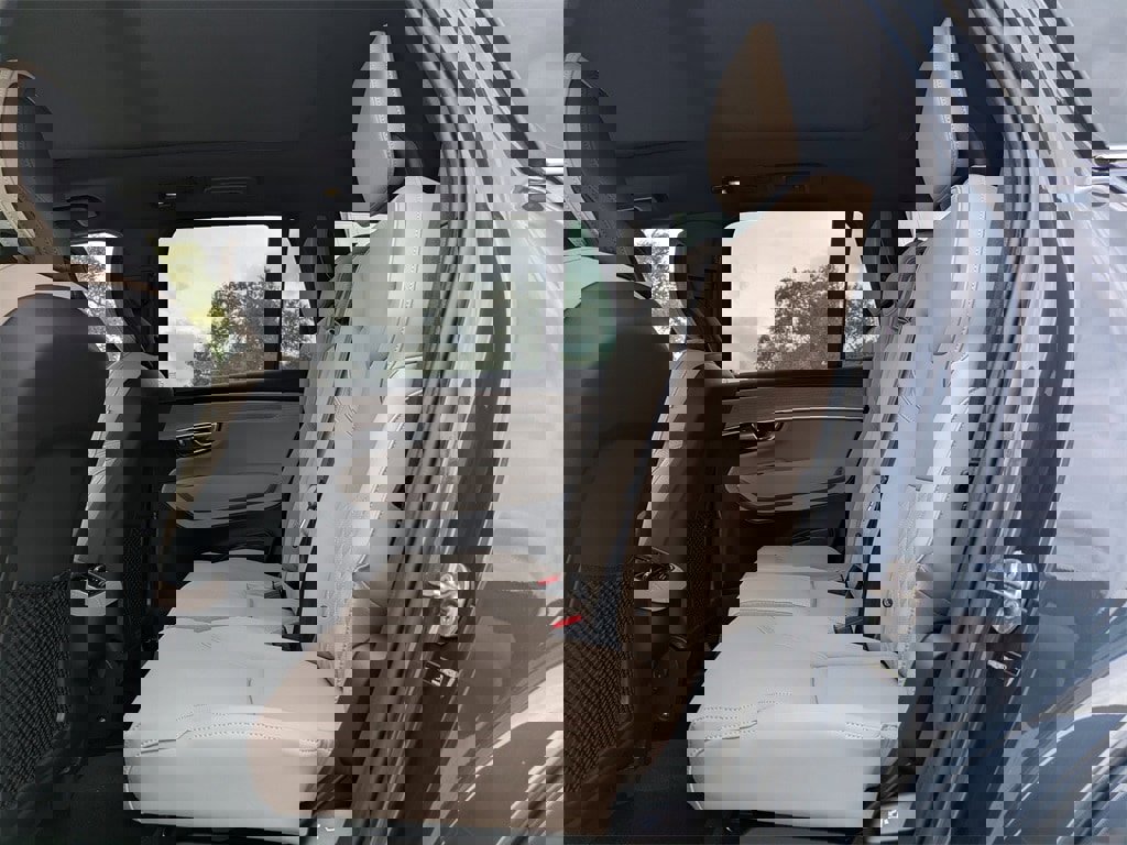 New 2026 Volvo XC90 B6 Plus image 16