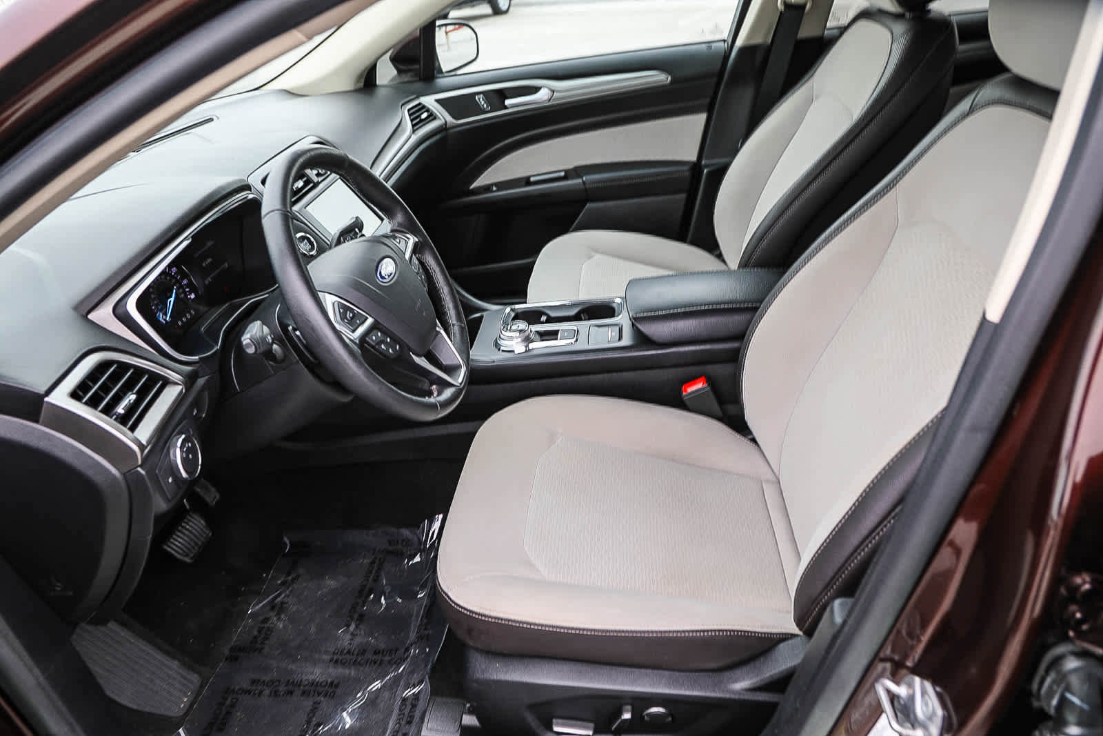 Used 2019 Ford Fusion SE w/ Equipment Group 151A FWD image 17