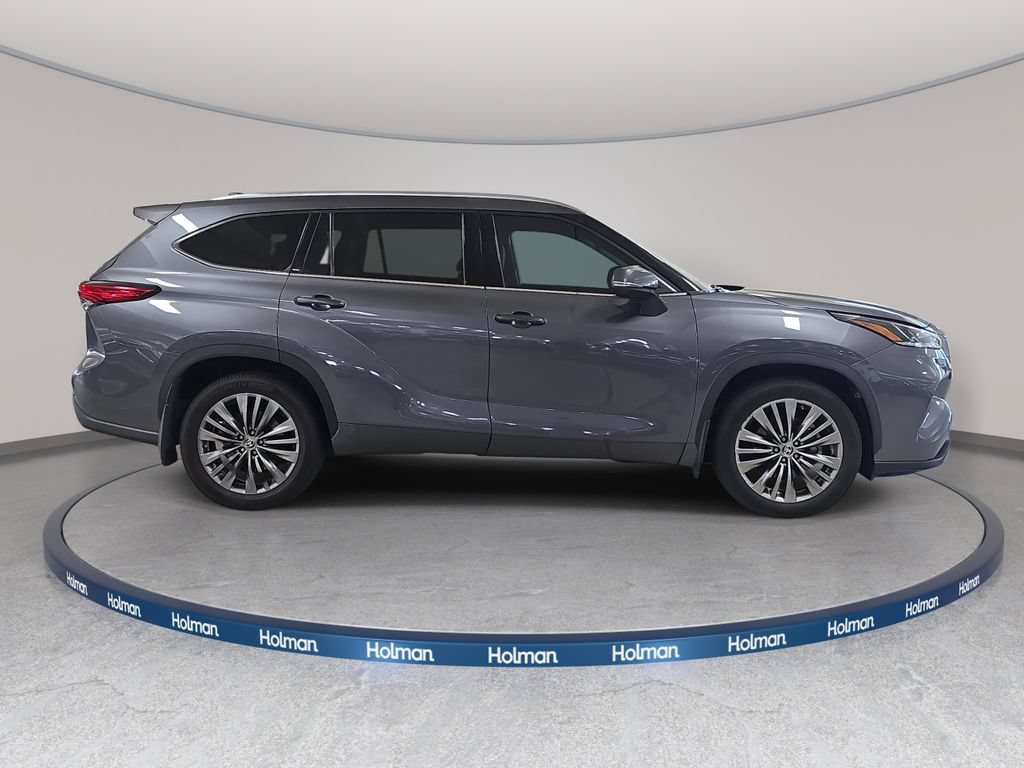 Used 2021 Toyota Highlander Platinum AWD/4WD image 6