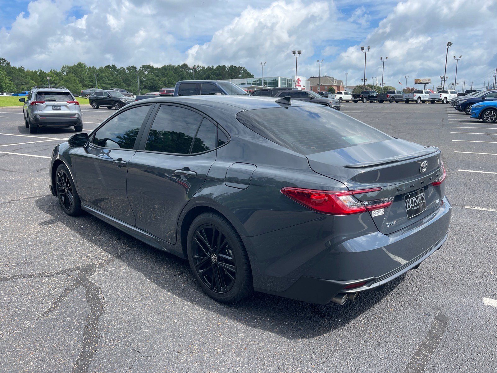 Used 2025 Toyota Camry SE w/ Multimedia Upgrade Package FWD image 14