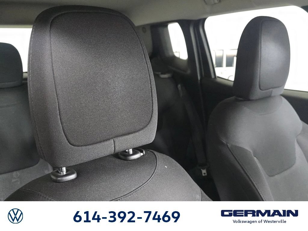 Used 2015 Jeep Renegade Latitude FWD image 16