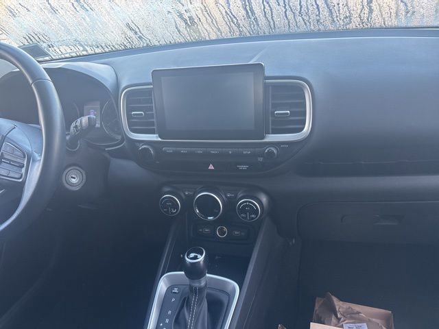 Used 2022 Hyundai Venue SEL image 12