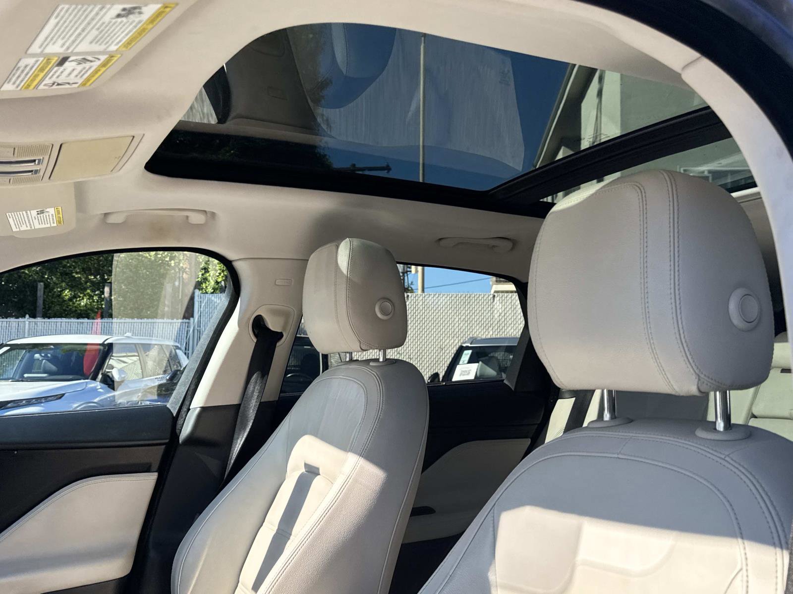 Used 2018 Jaguar F-PACE Prestige image 16