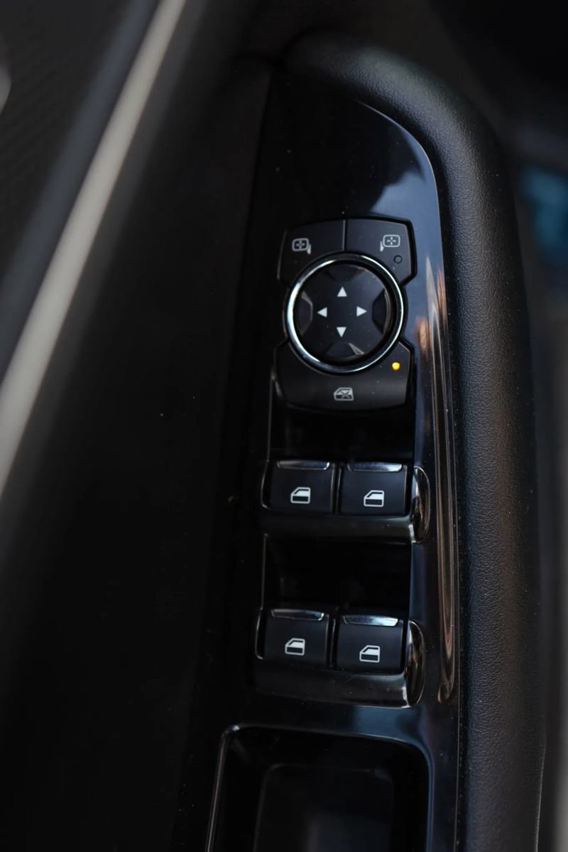 Used 2020 Ford Edge SEL FWD image 13