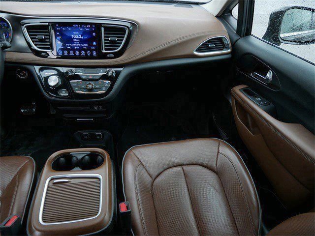 Used 2017 Chrysler Pacifica Limited image 12