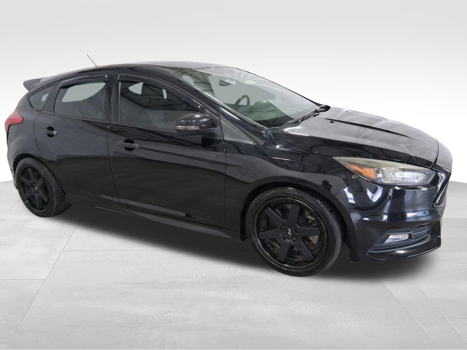 Used 2018 Ford Focus ST FWD image 3