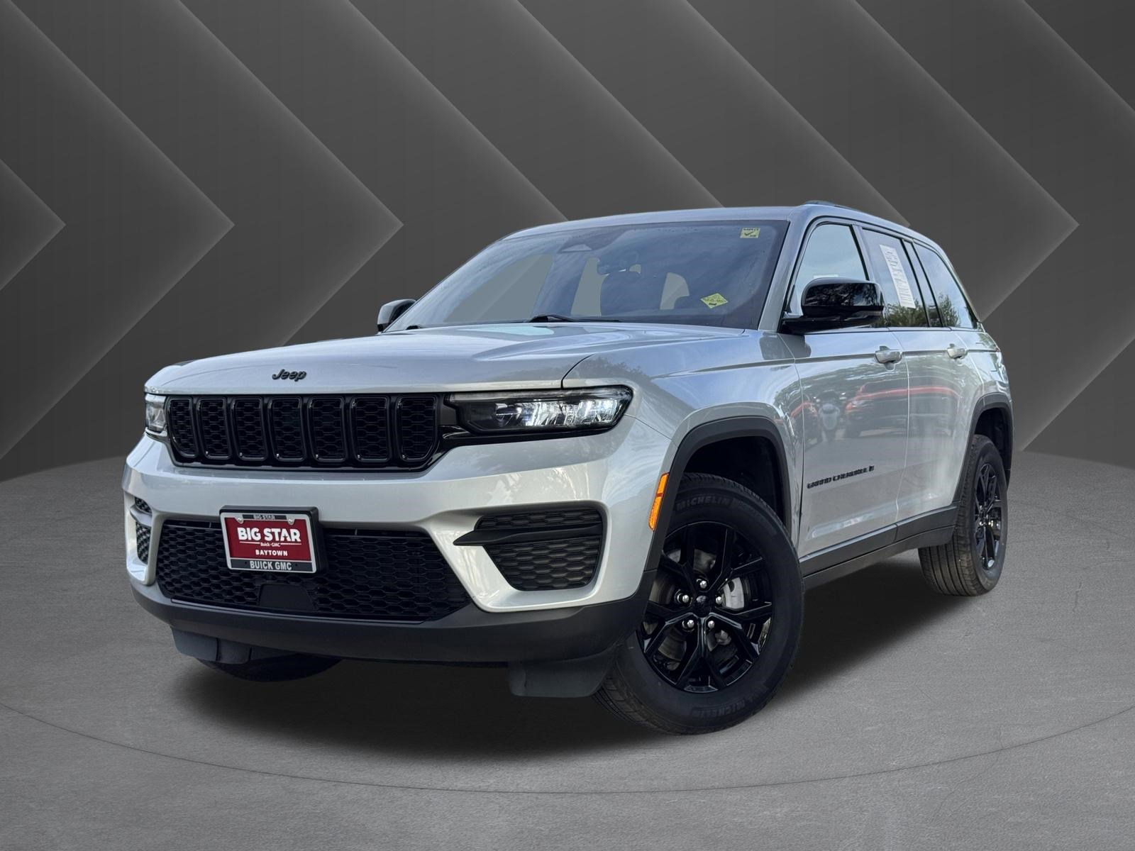 Used 2025 Jeep Grand Cherokee Altitude image 2