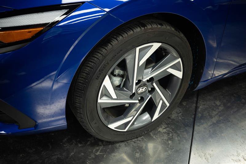 Used 2025 Hyundai Elantra Sport FWD image 4