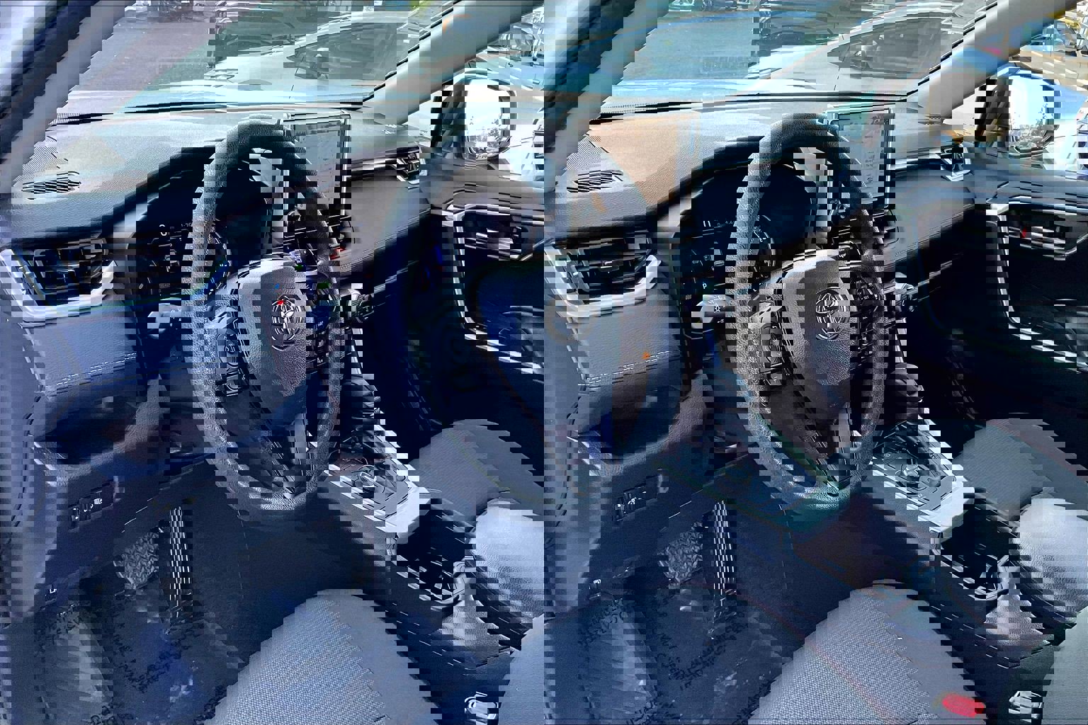 Used 2025 Toyota RAV4 XLE image 13