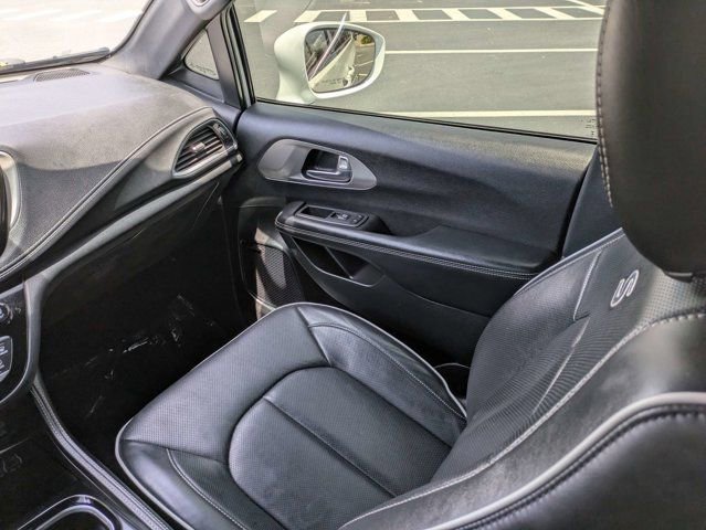 Used 2022 Chrysler Pacifica Limited w/ Uconnect Theater Family Group FWD image 20