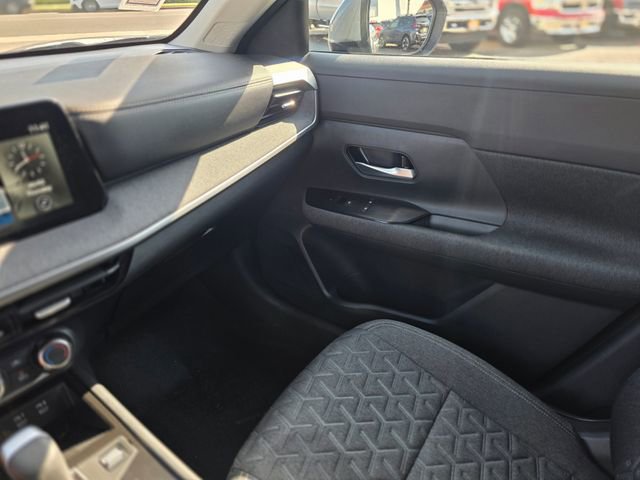 Used 2025 Nissan Kicks SV image 35