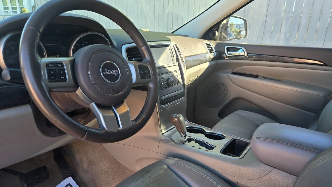 Used 2012 Jeep Grand Cherokee Laredo RWD image 5