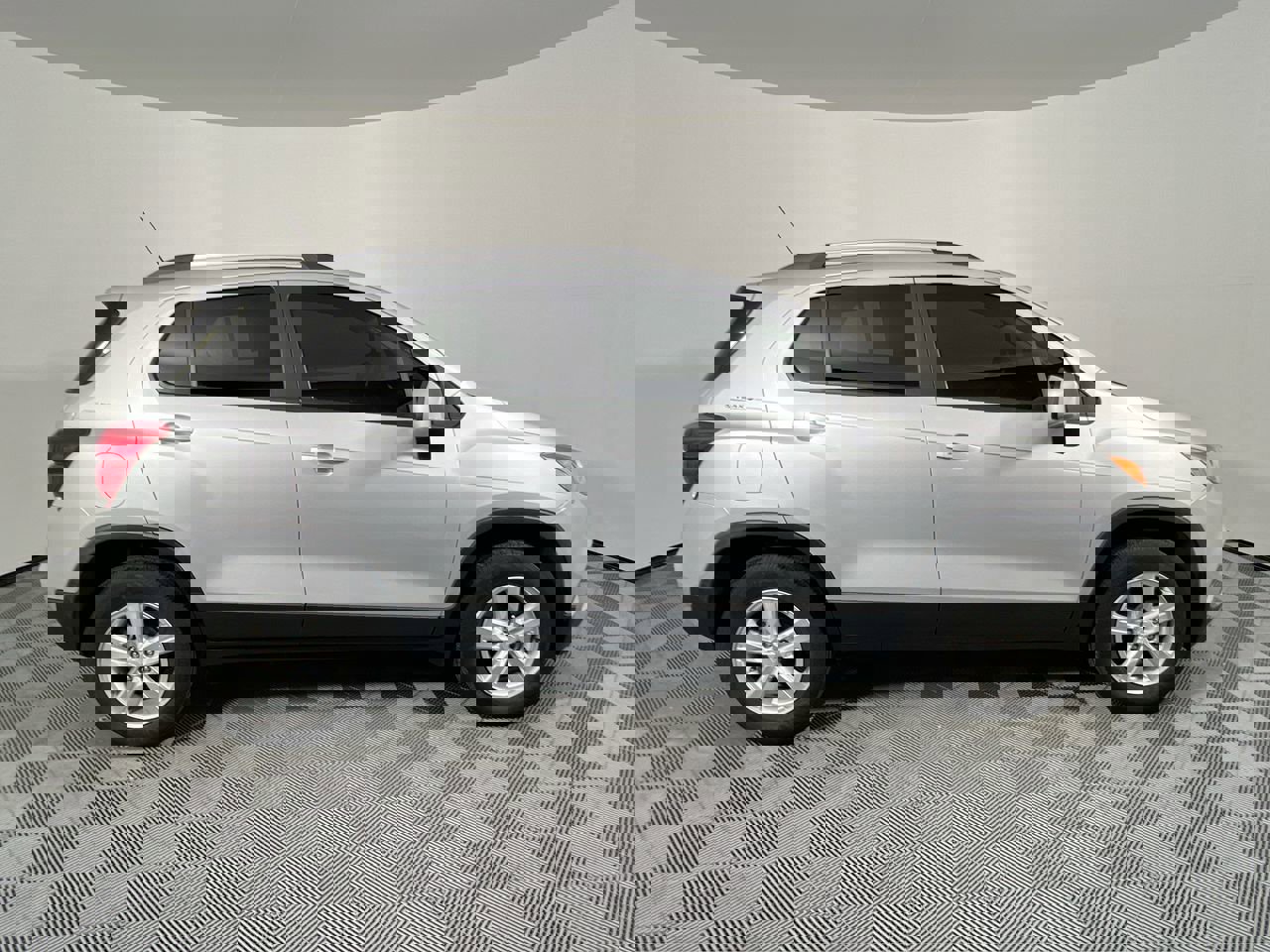 Used 2022 Chevrolet Trax LT w/ LT Convenience Package image 2