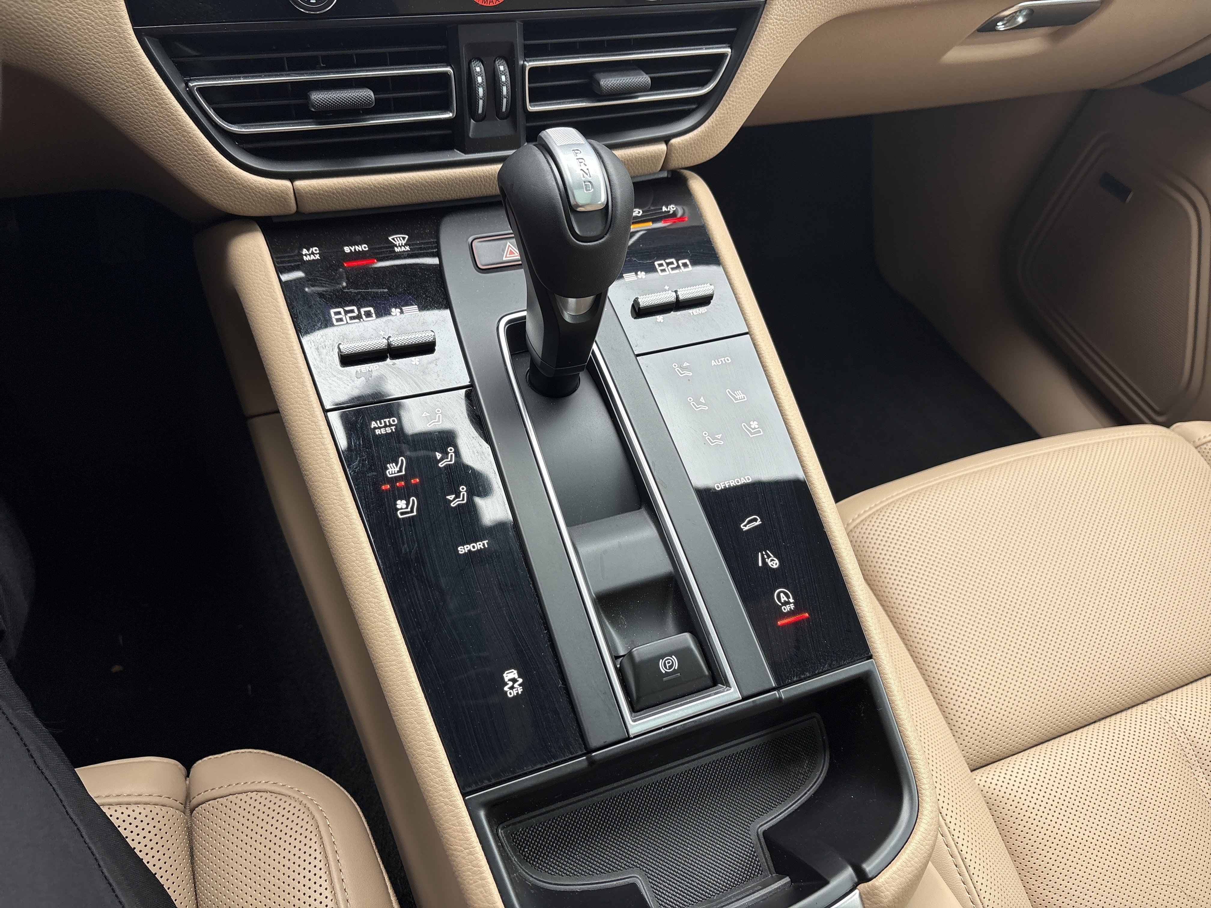 Certified 2025 Porsche Macan image 21