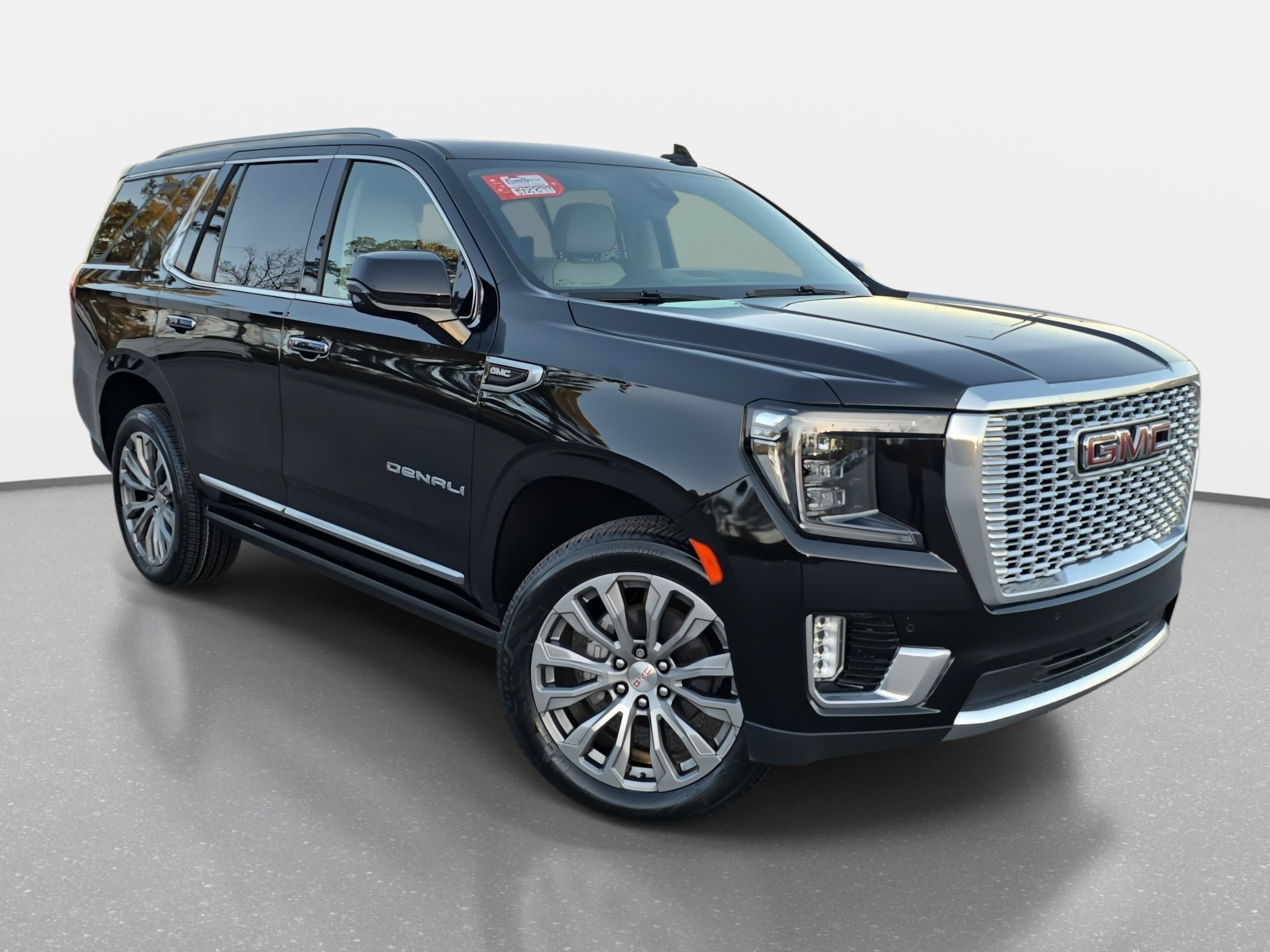 Used 2021 GMC Yukon Denali w/ Denali Premium Package image 3